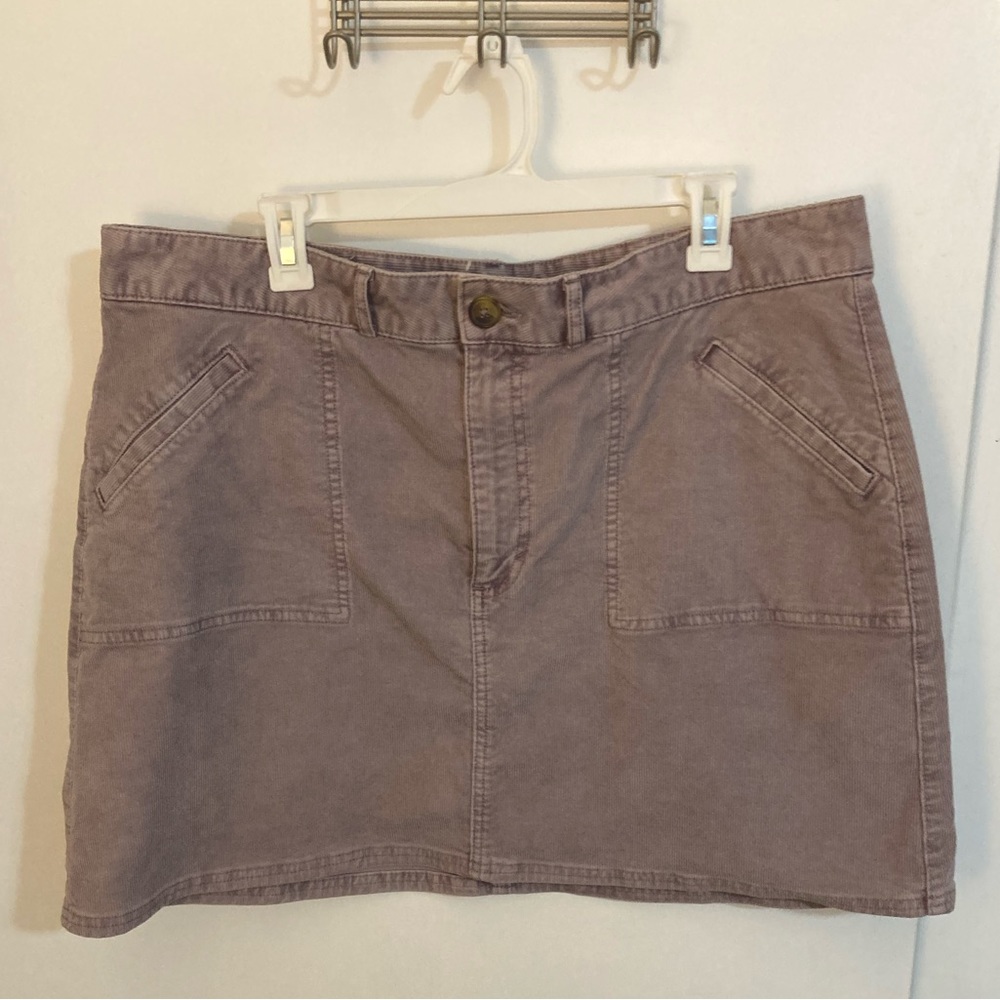 *NEVER WORN* AE Corduroy Skirt